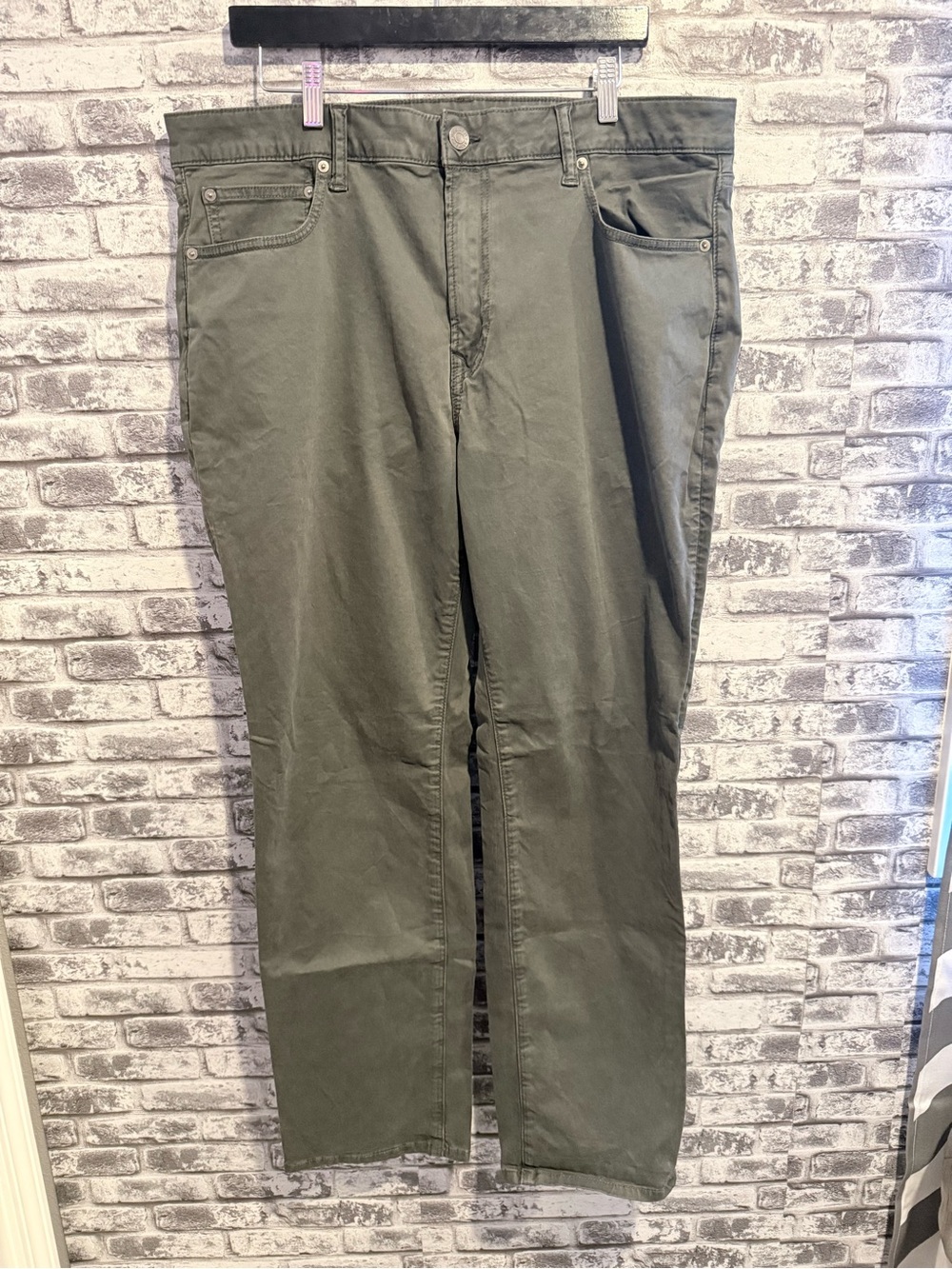 American Eagle Men's original straight dark grey khaki pant  38x32